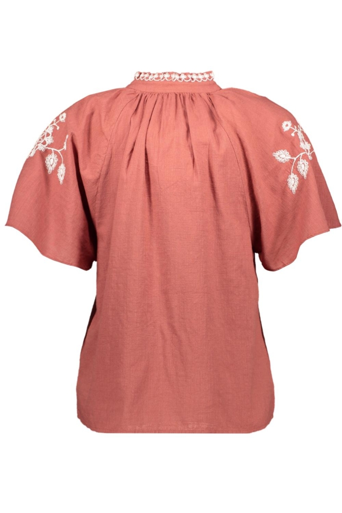 VMQUINN SS TOP WVN GA 10324598 MARSALA/CLOUD DANCER EMBROIDERY